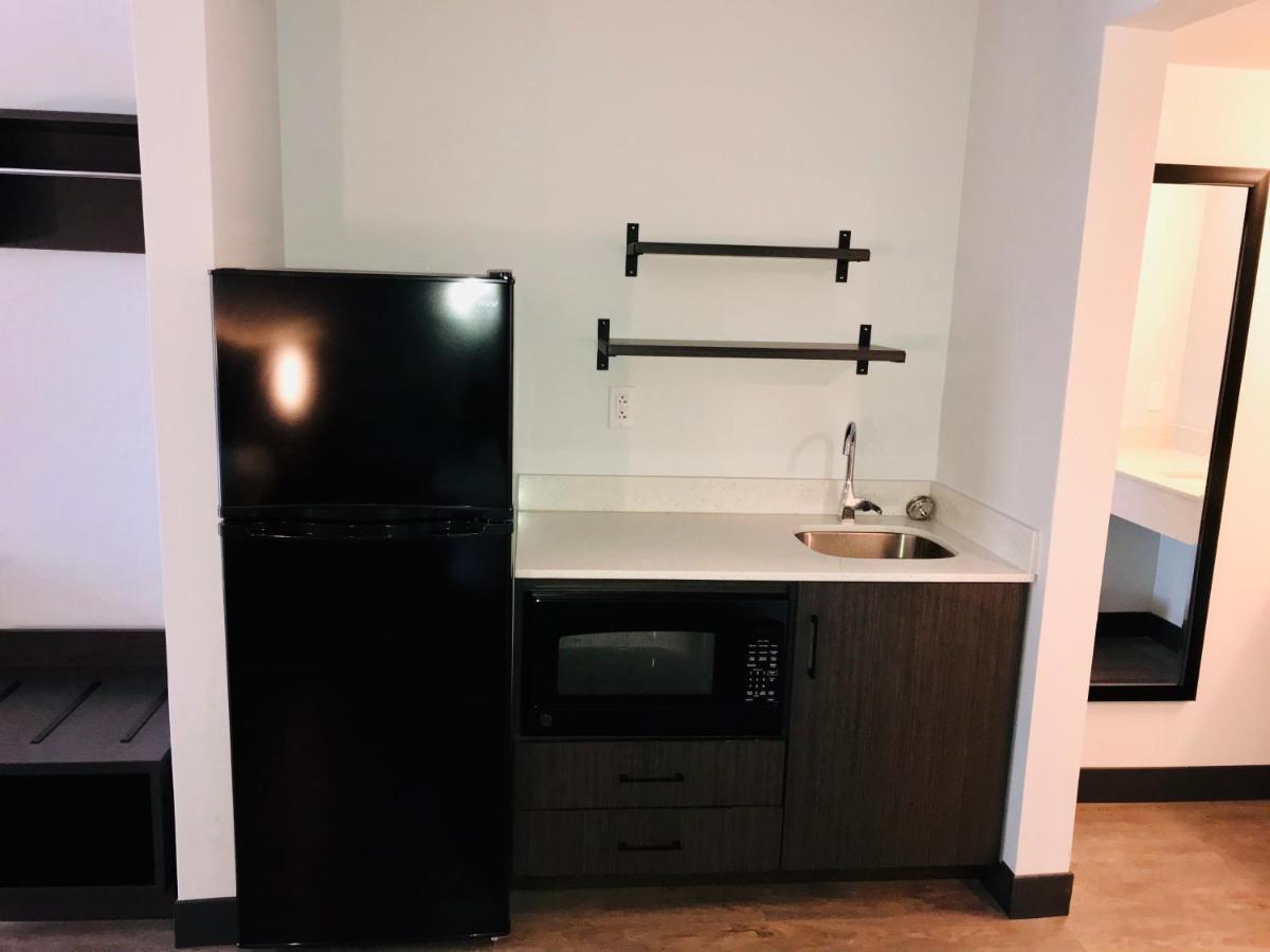 Studio 6 Dublin, Ga Luaran gambar