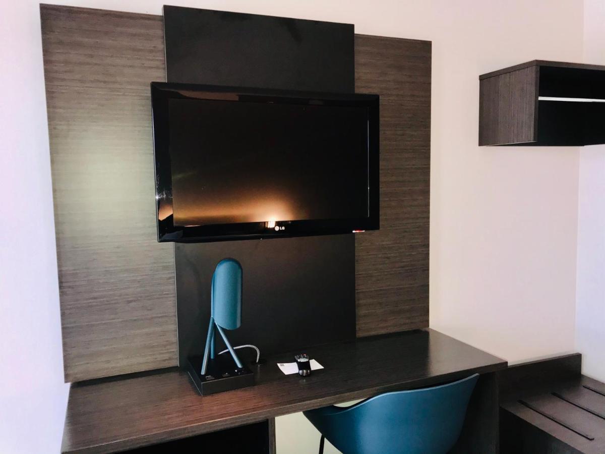 Studio 6 Dublin, Ga Luaran gambar