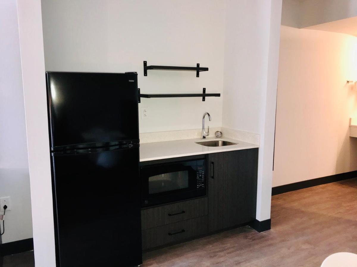 Studio 6 Dublin, Ga Luaran gambar