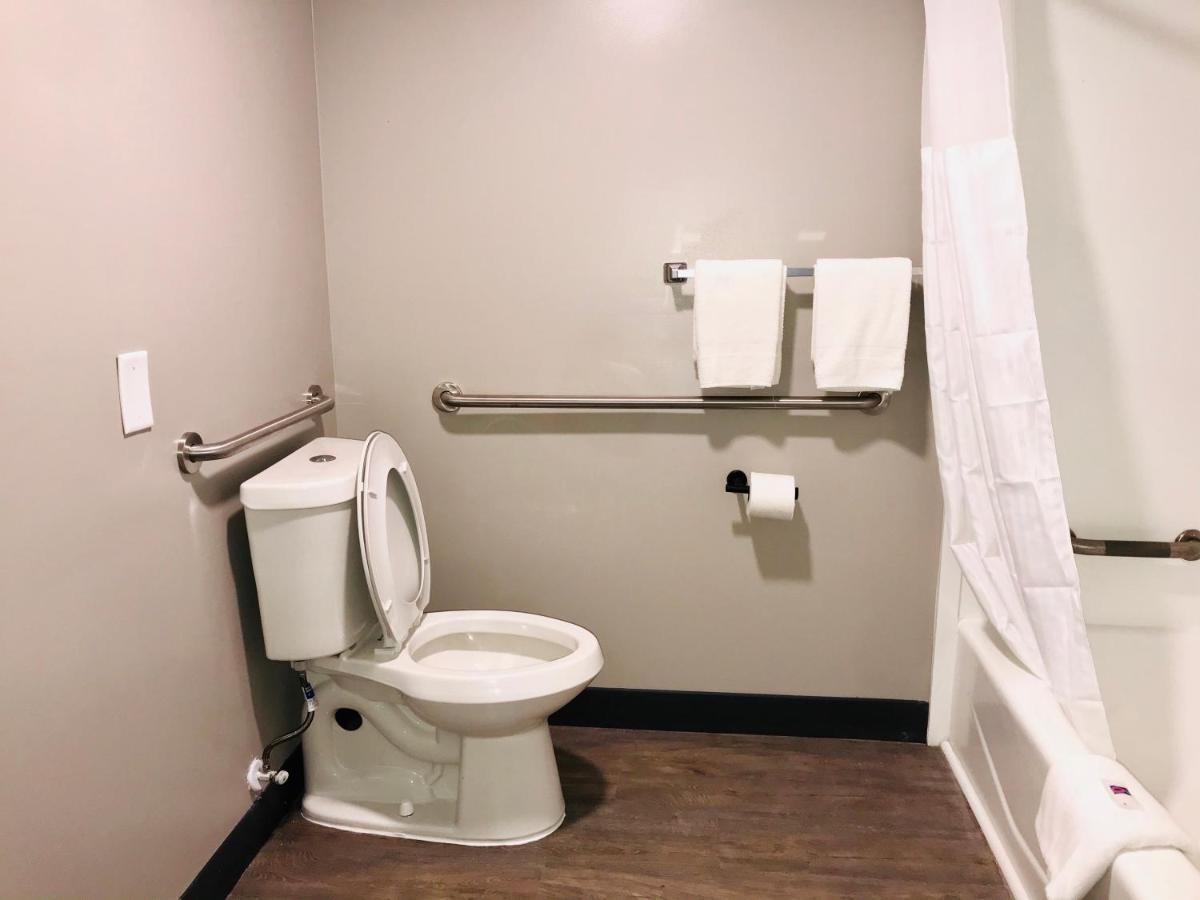 Studio 6 Dublin, Ga Luaran gambar