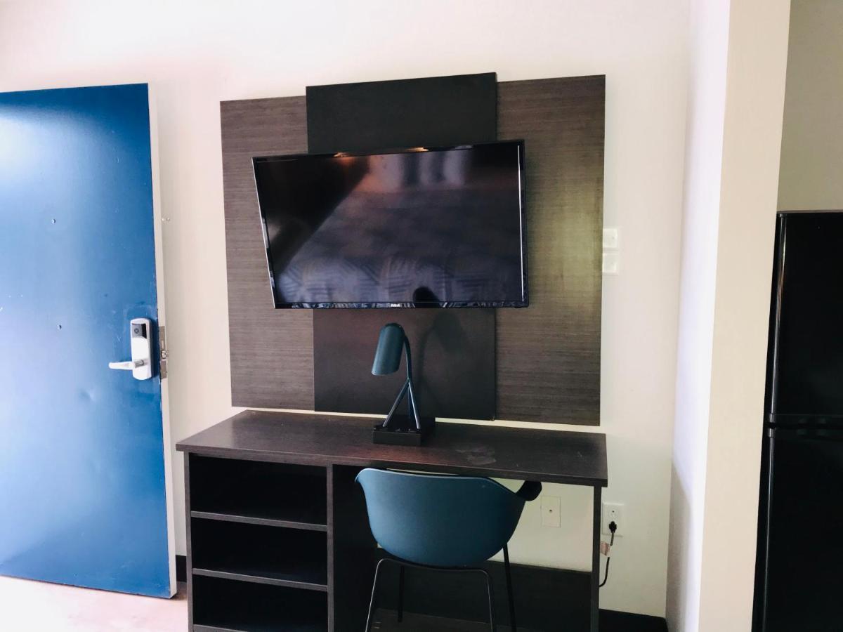 Studio 6 Dublin, Ga Luaran gambar