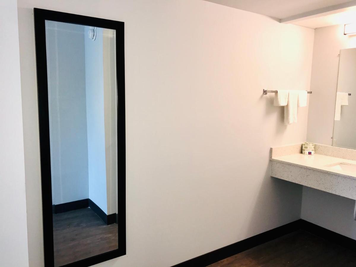 Studio 6 Dublin, Ga Luaran gambar