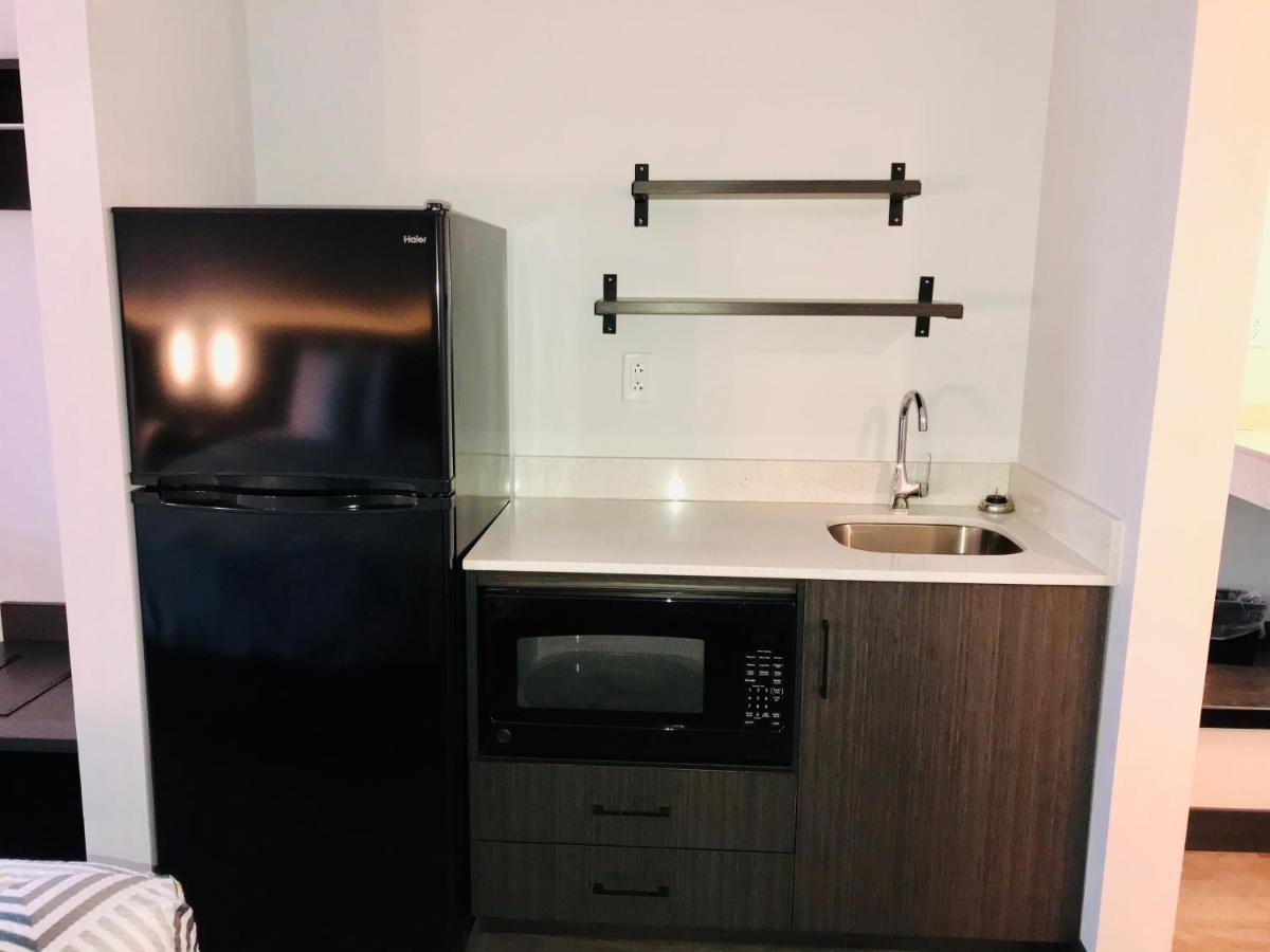 Studio 6 Dublin, Ga Luaran gambar