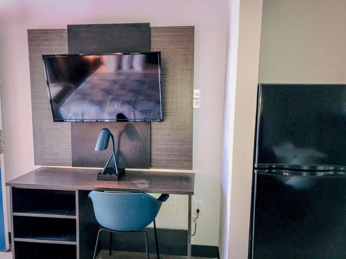 Studio 6 Dublin, Ga Luaran gambar