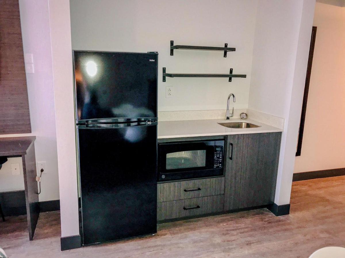 Studio 6 Dublin, Ga Luaran gambar